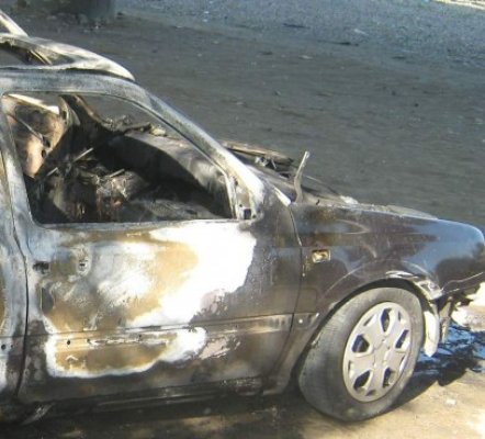 A fost depistat piromanul care a distrus o maşină pe strada Soveja